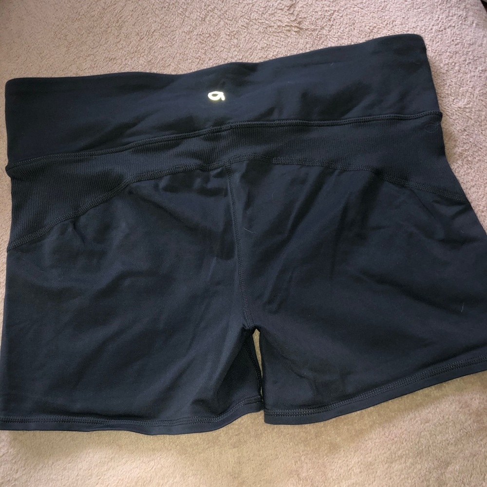 GapFit gfast charcoal gray short